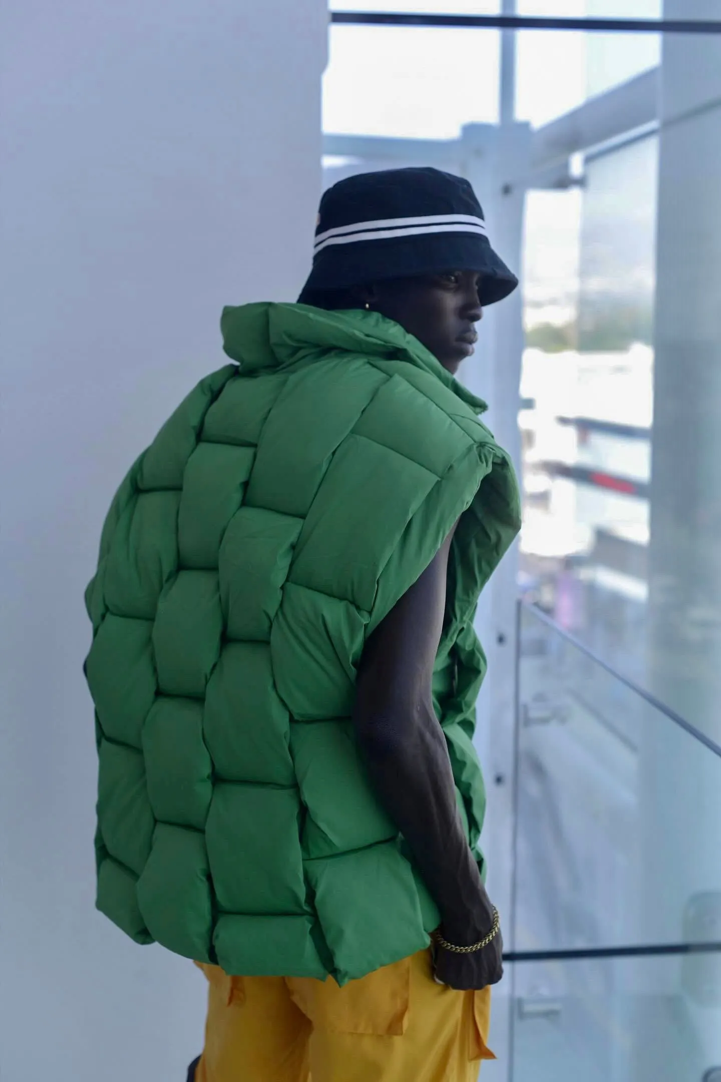 8586: UNISEX SLEEVELESS PUFFER VEST