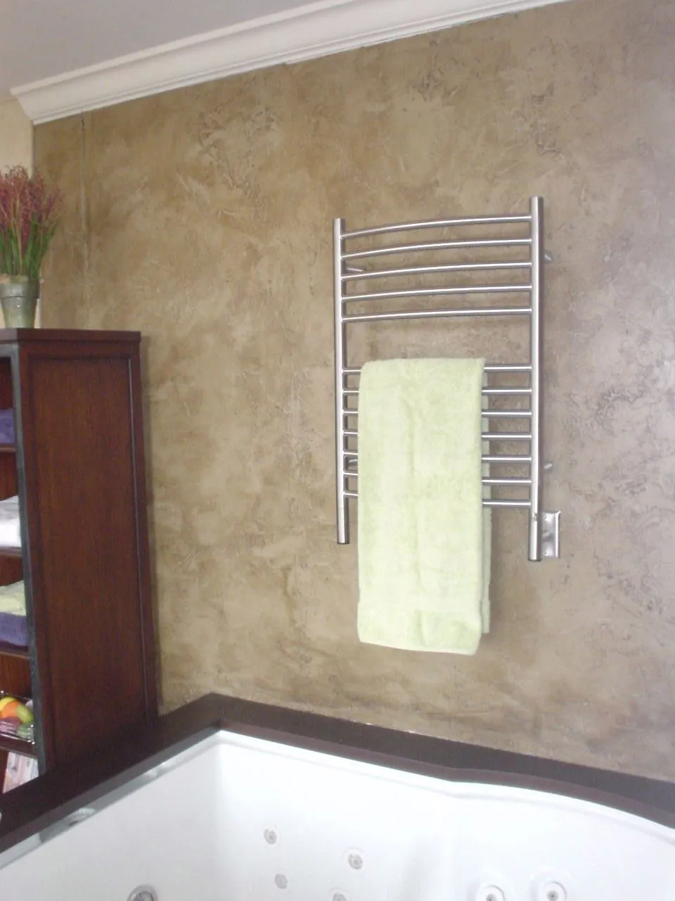 Amba Jeeves Model E Curved 12 Bar Hardwired Towel Warmer