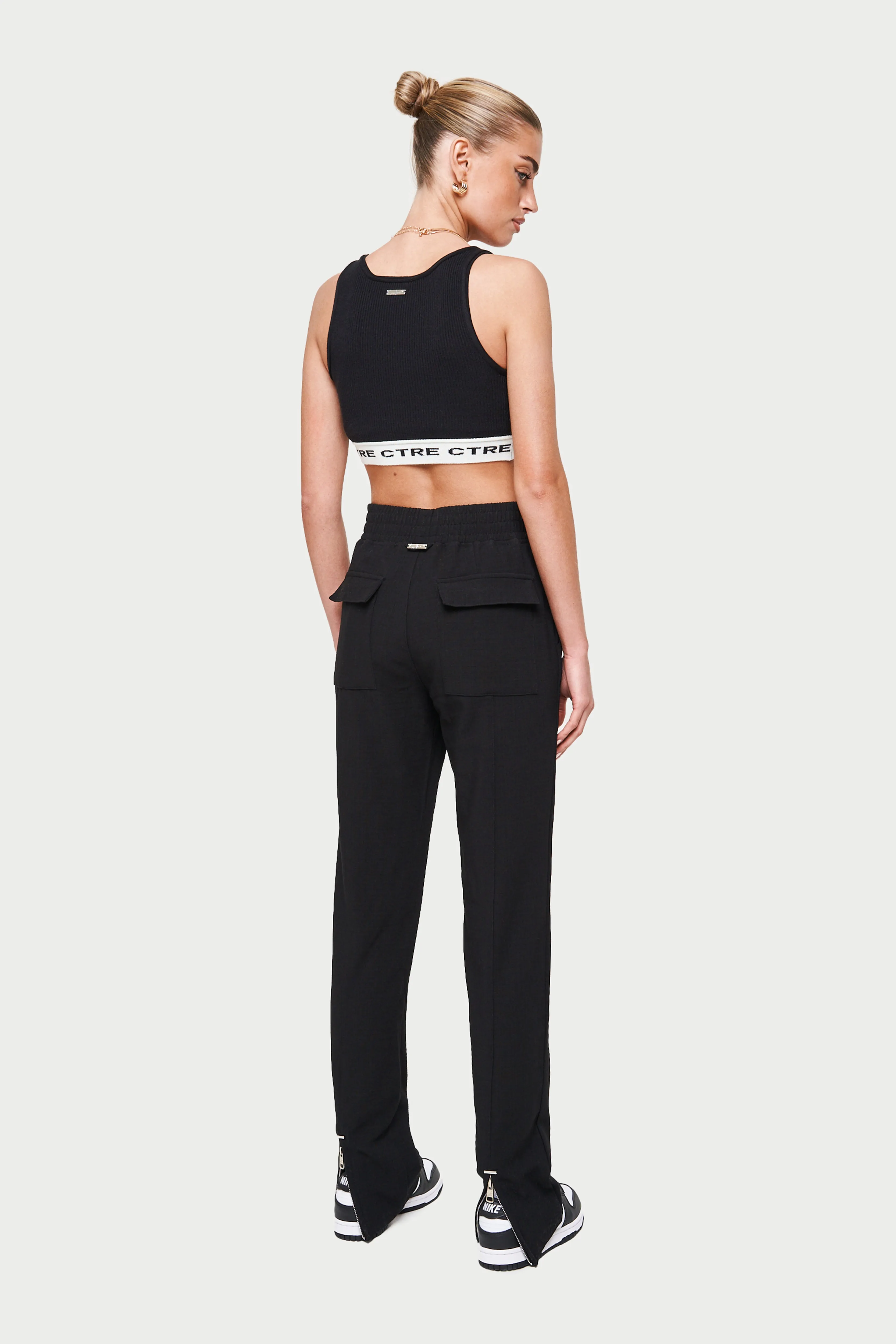 CTRE KNIT CROP TOP - BLACK