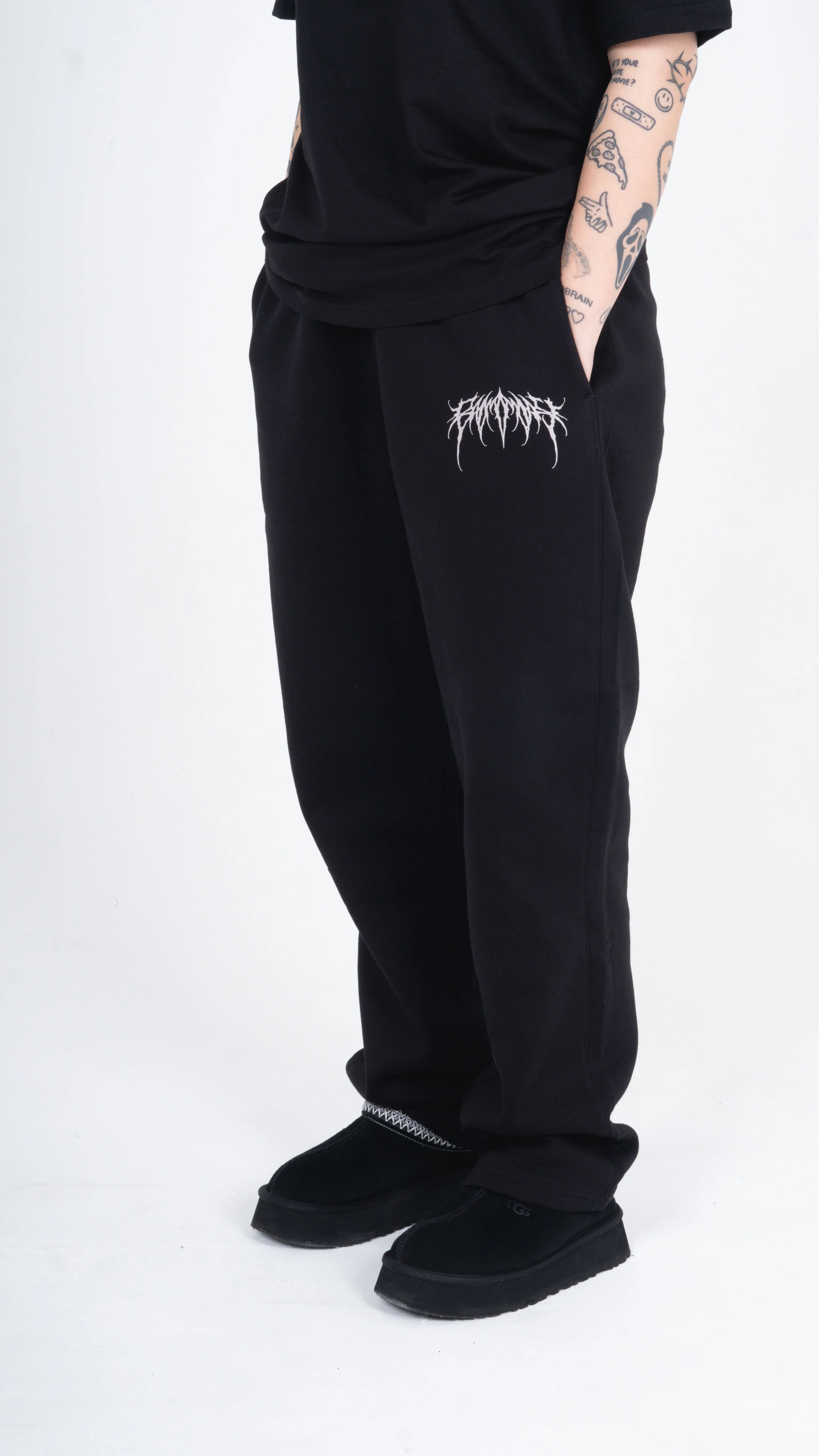 Metal Logo Cuffless Jogger