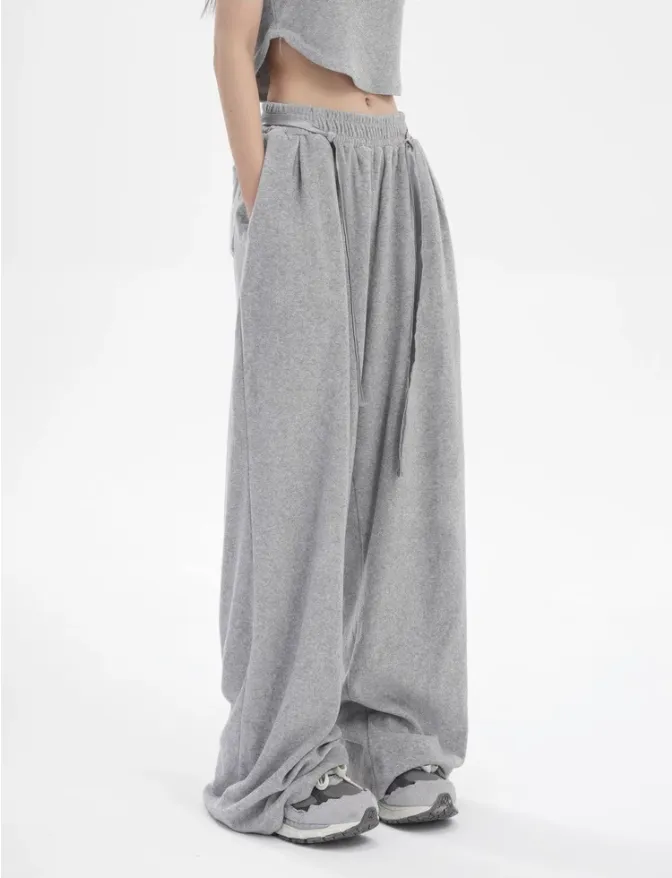 ZZ Fuzzy Cropped Camisole & Comfty Sweatpants Set