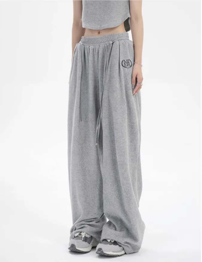 ZZ Fuzzy Cropped Camisole & Comfty Sweatpants Set